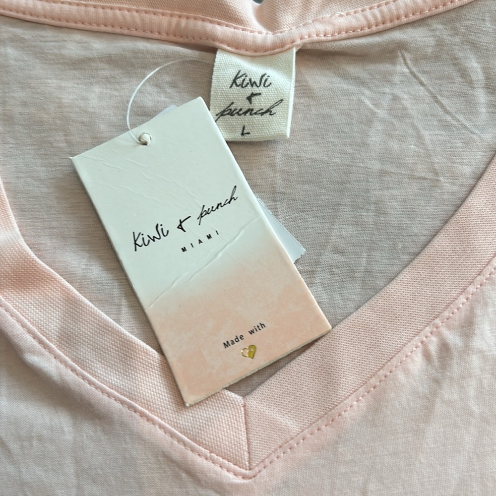 NWT KIWI & PUNCH SHORT SLEEVE T-SHIRT V-NECK LIGHT PINK  TEE SIZE LARGE - Picture 5 of 8